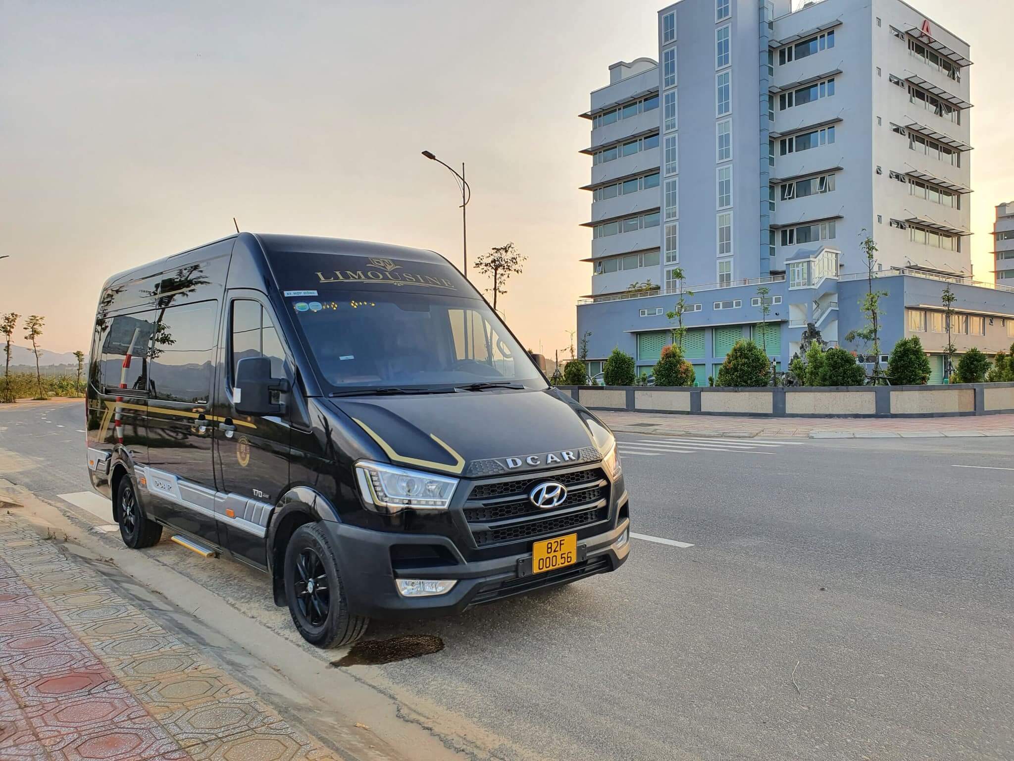 Xe Dcar limousine Minh Quốc