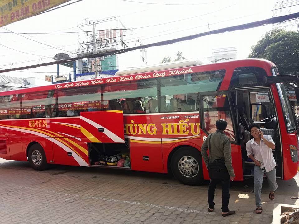 Xe limousine Hùng Hiếu