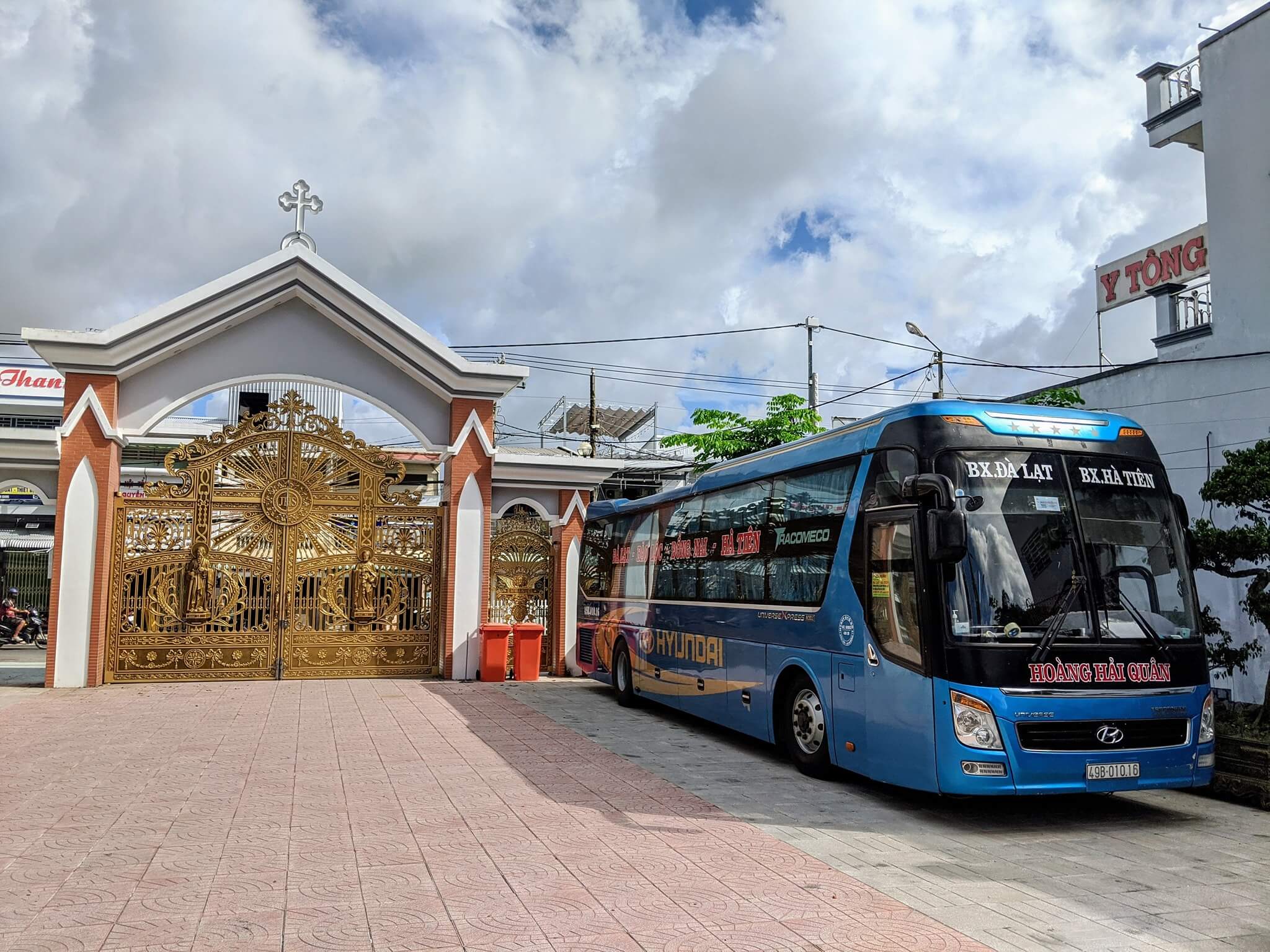 Nhà xe Hoàng Hải Quân