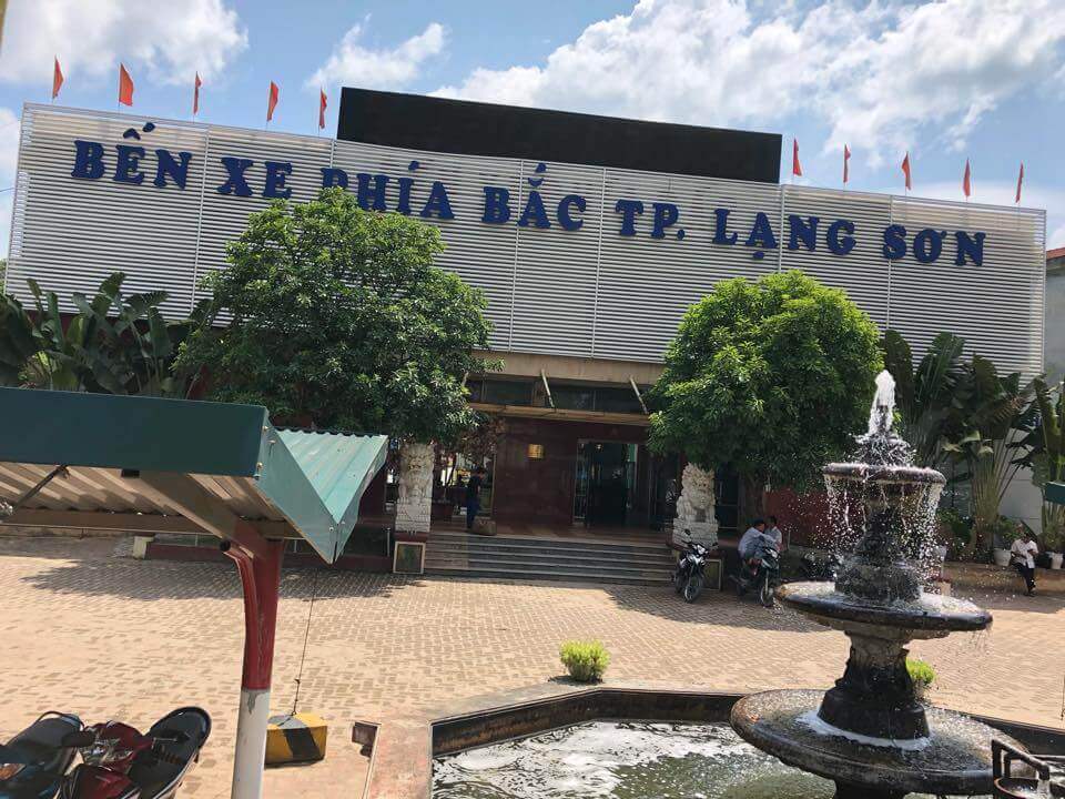 Tòa nhà chính bến xe Lạng Sơn