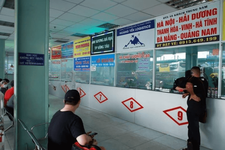Văn phòng bán vé tại bến xe Phú Chánh
