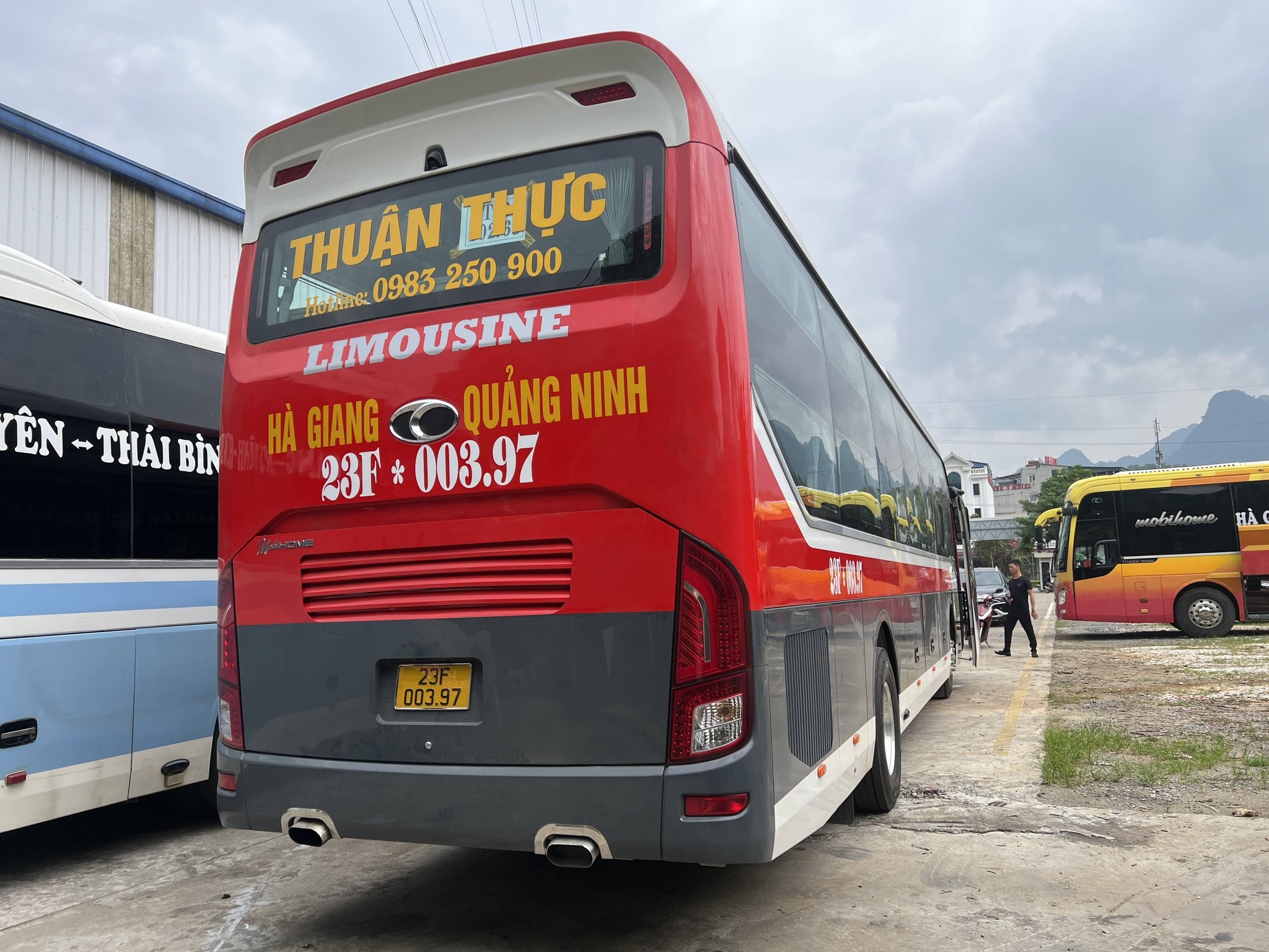 Xe limousine Thuận Thực