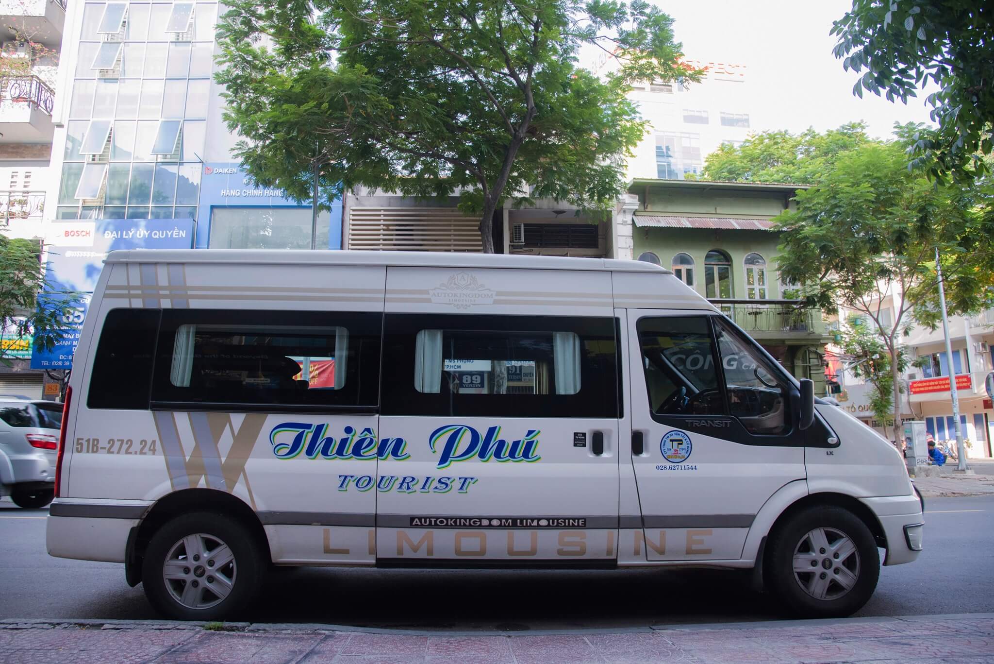 Xe limousine Thiên Phú