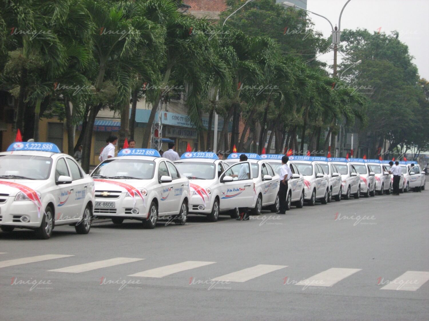 Hãng taxi Vạn Lực