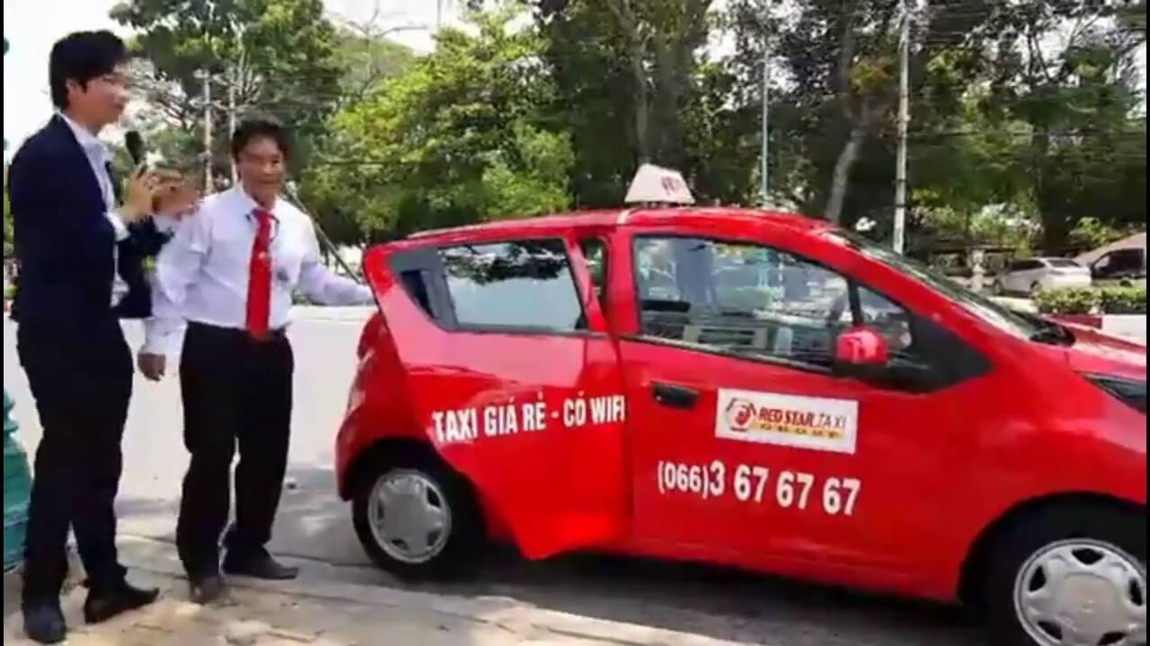 Taxi Sao Đỏ