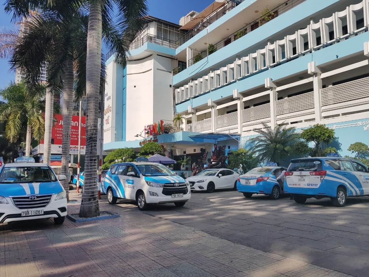 Xe taxi Quốc Tế