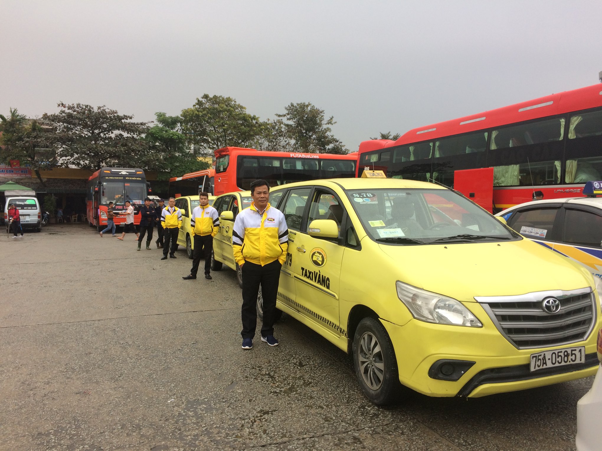 Xe taxi Vàng Huế