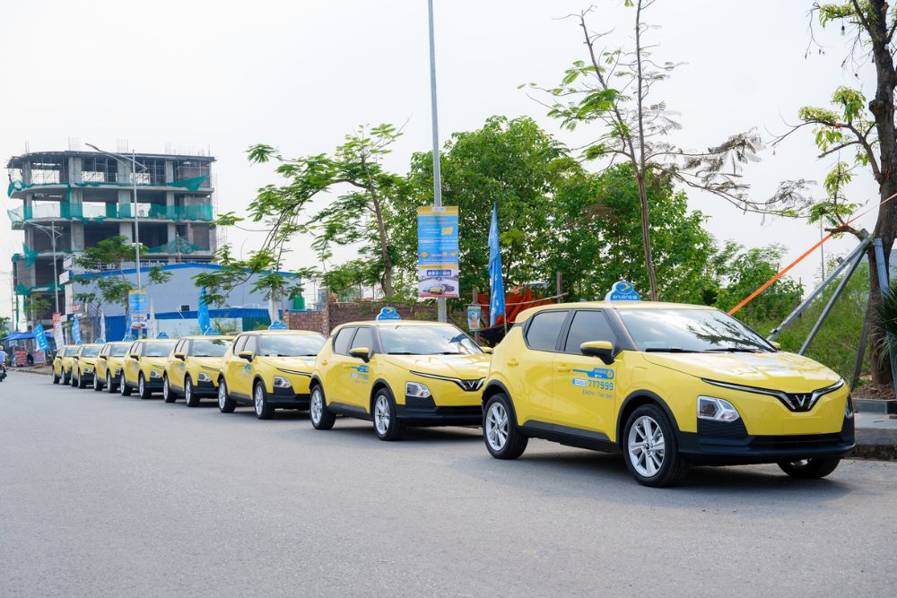 Taxi Én Vàng sẵn sàng phục vụ khách