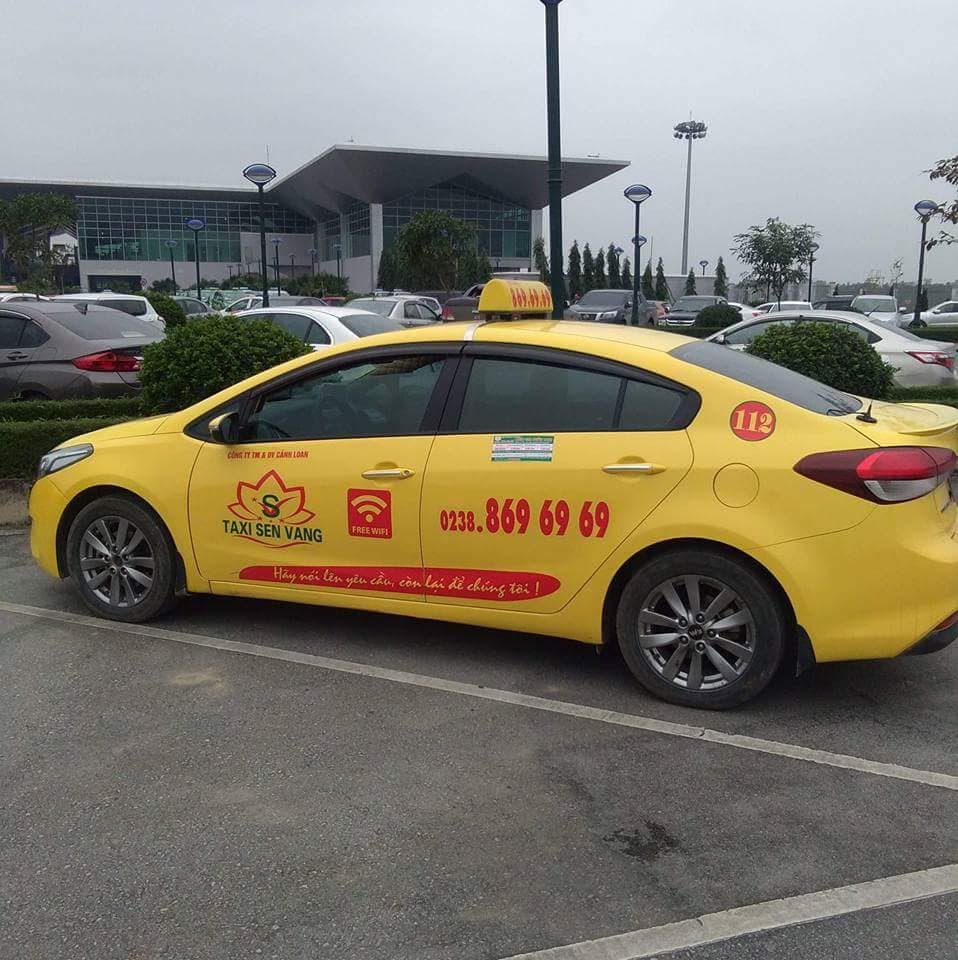 Xe taxi Sen Vàng